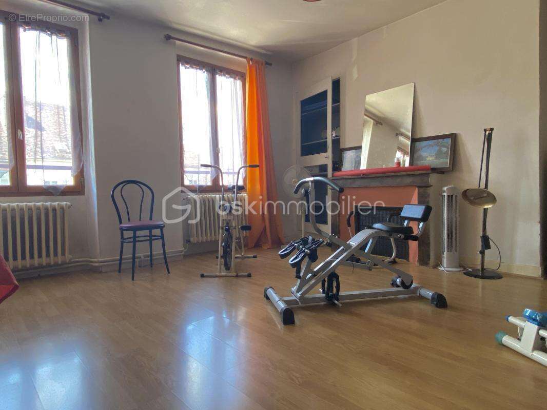 Maison à VILLENEUVE-SUR-YONNE