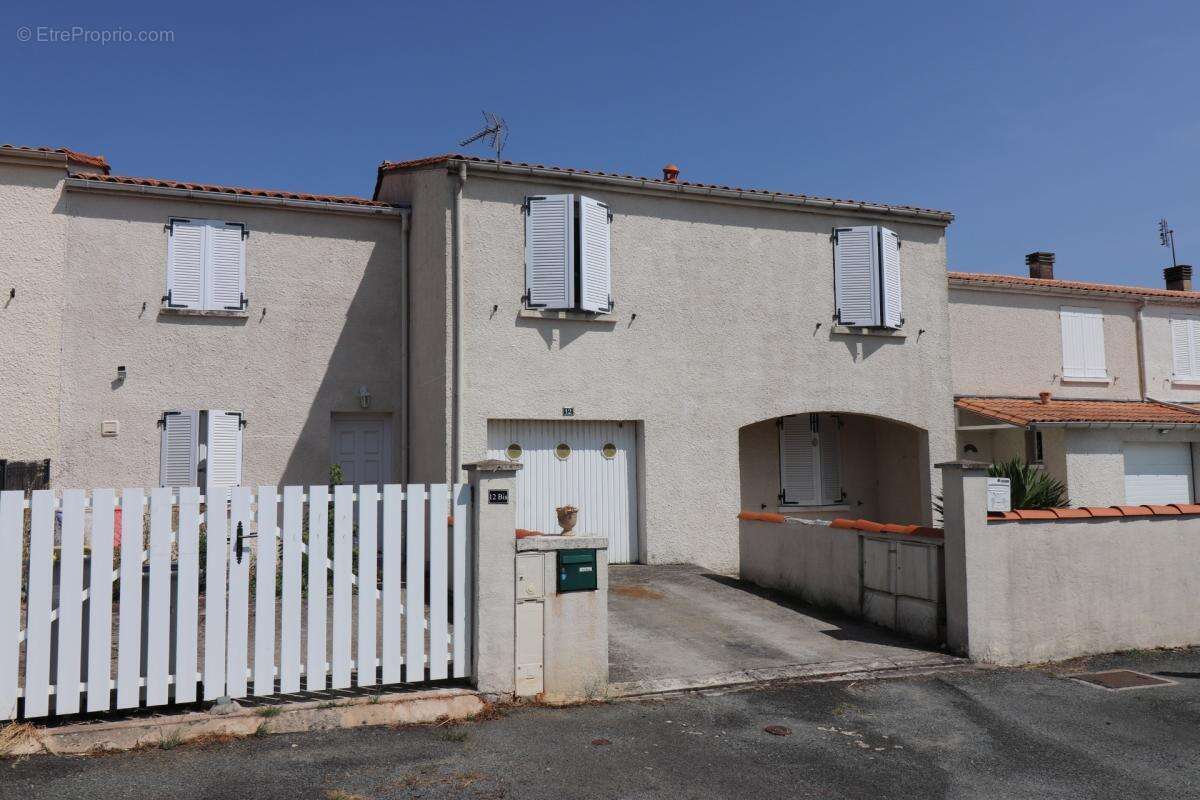 Vente d'une maison louer en deux appartements rochefort (17) - photo 2