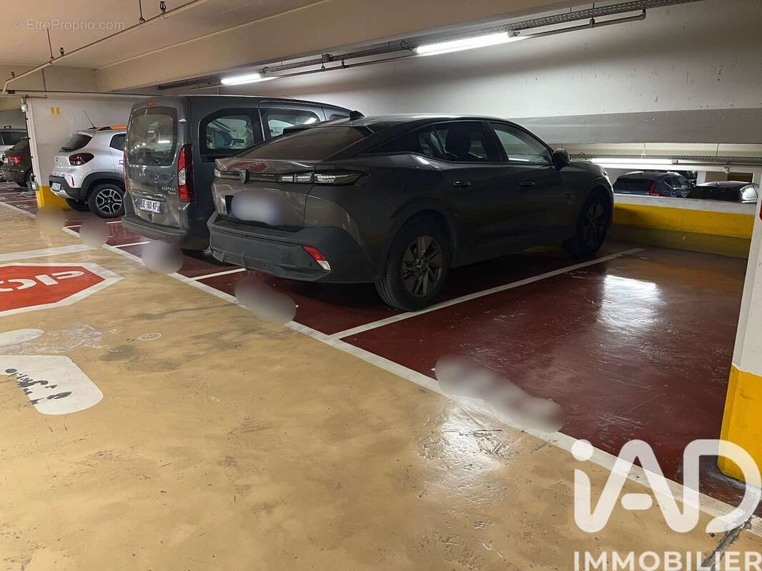 Photo 2 - Parking à PARIS-13E