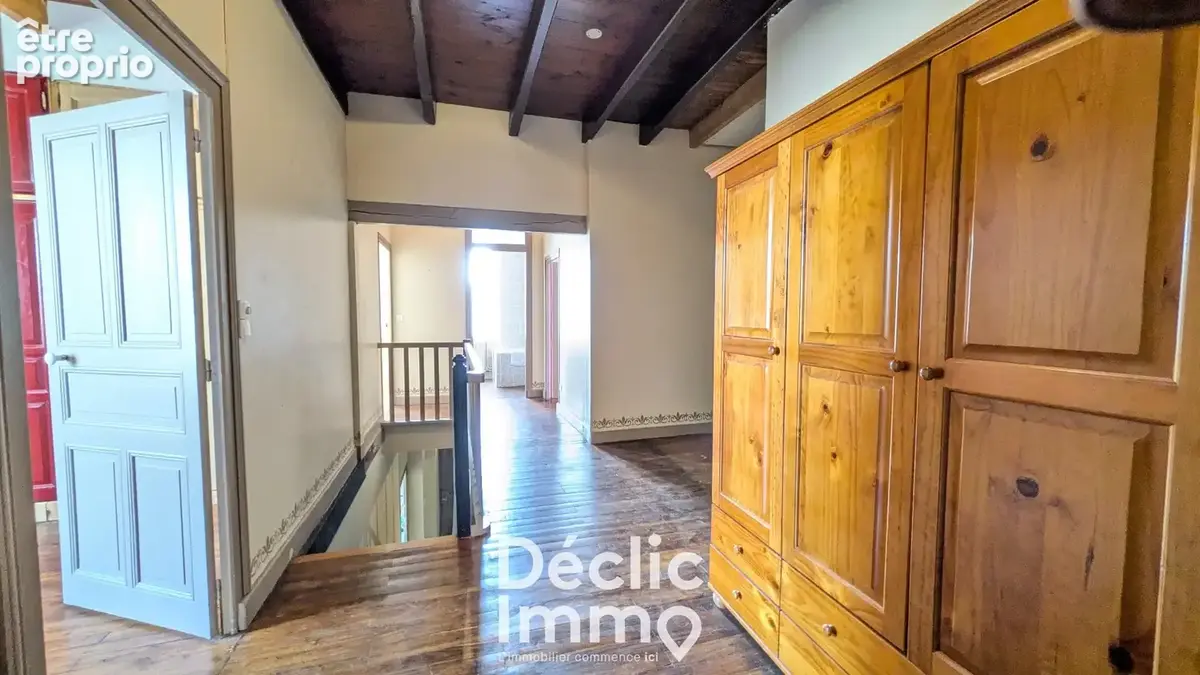 Maison familiale avec jardin et dépendances  entre Civray et Ruffec - photo 10