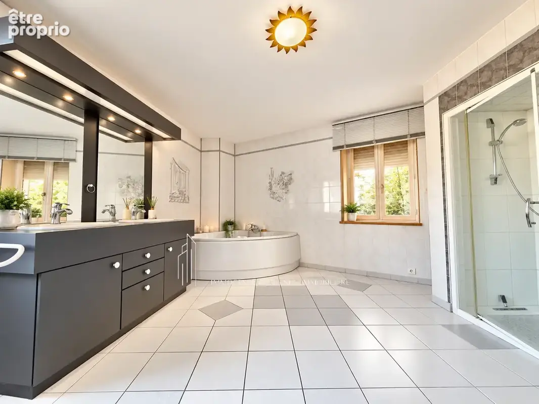 Grande bâtisse de caractère   Plus de 150 m2 habitables + seconde habitation d’environ 130 m2   Fort potentiel - photo 10