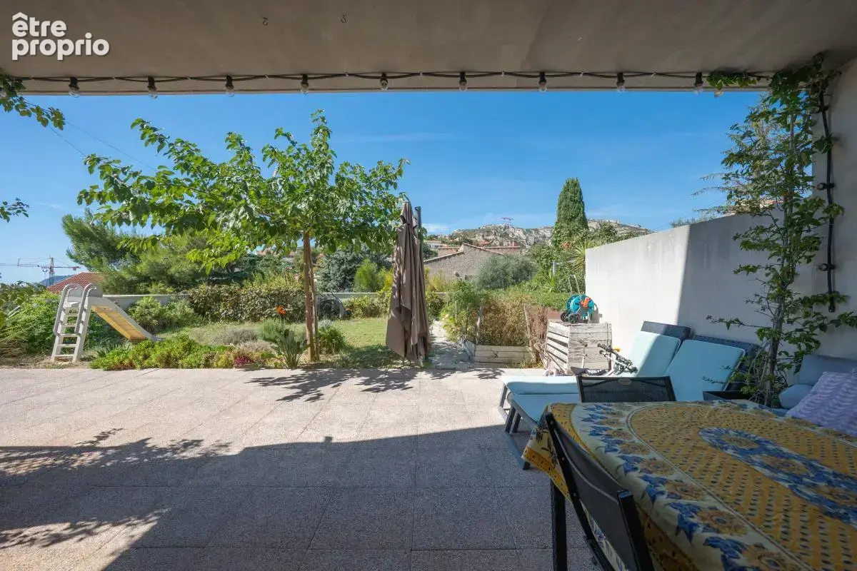 T3 avec jardin & vue mer + double garage fermée - L'Estaque - photo 16