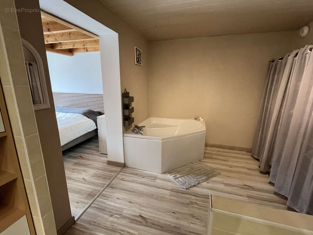 Maison à AMBARES-ET-LAGRAVE