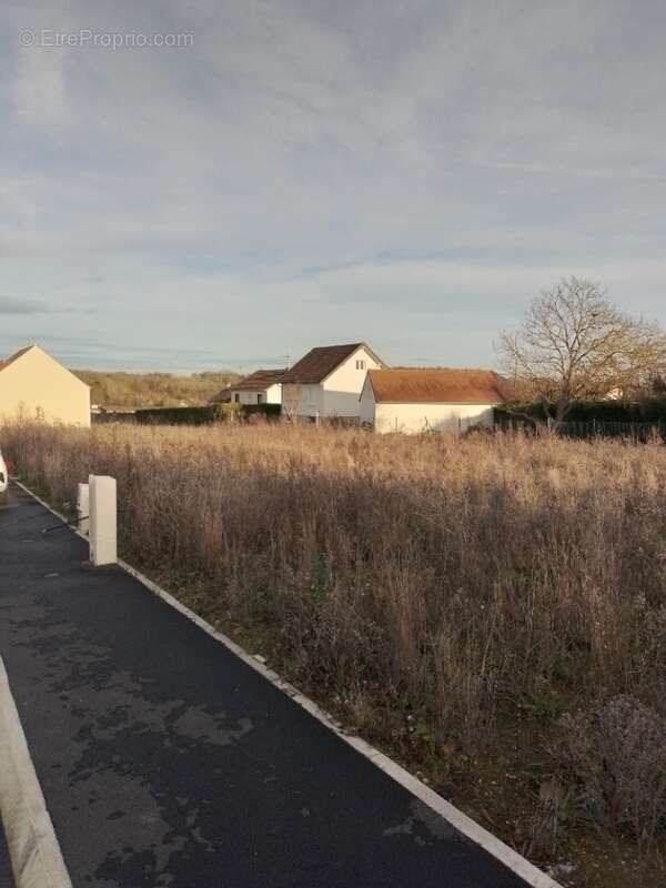 Terrain à ULLY-SAINT-GEORGES