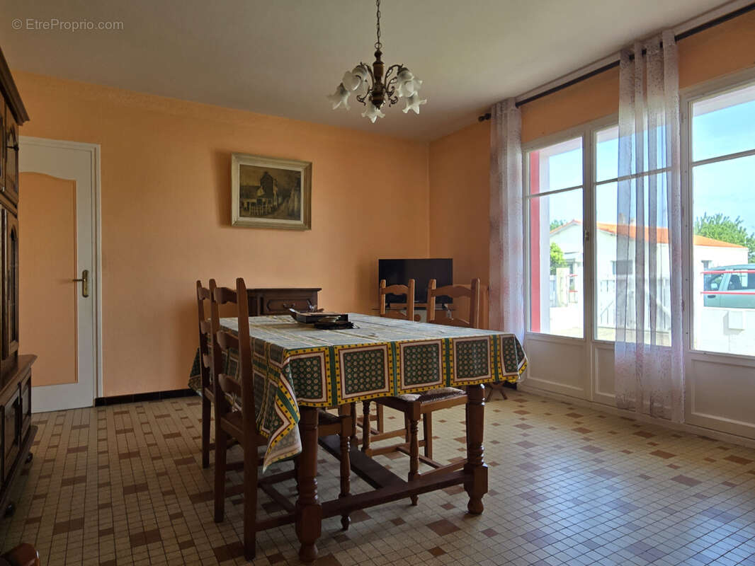 Maison à ECHILLAIS