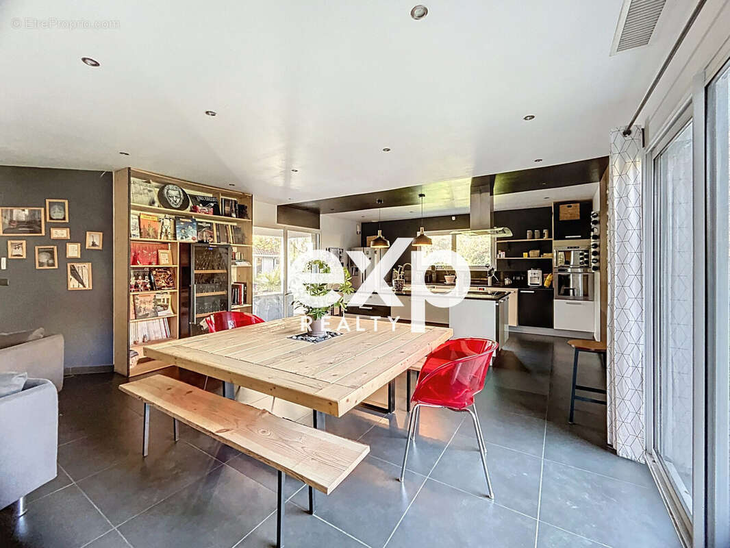 vue de la cuisine sur le salon  - Maison à MARCHEPRIME