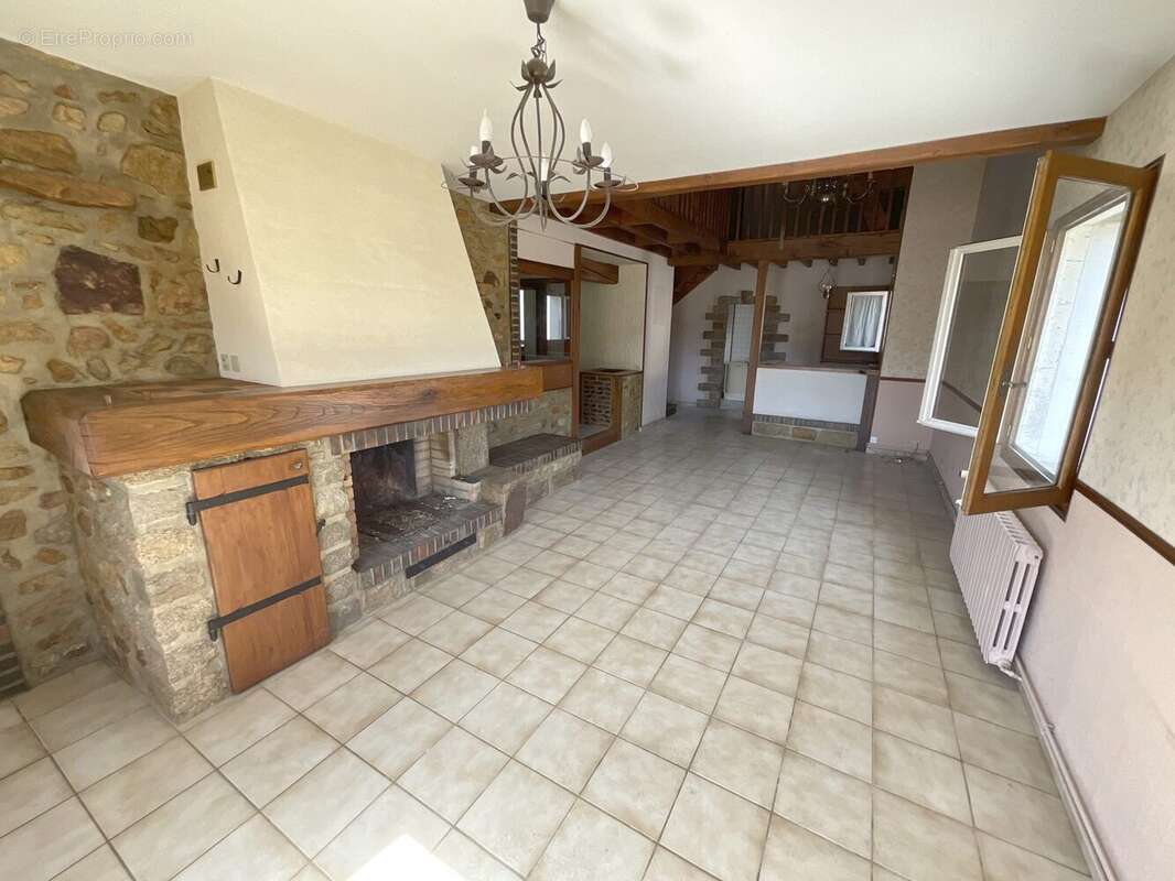 Maison à SAINT-LOUP-DE-BUFFIGNY
