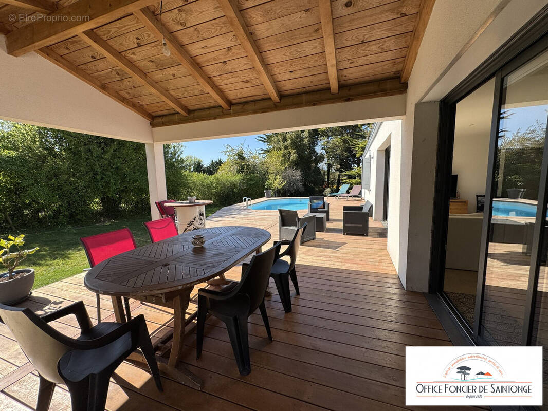 Maison à CHAILLEVETTE