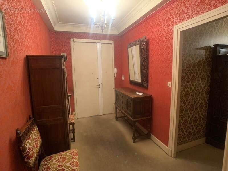 Appartement hyper centre Montluçon T5, 3 chambres, avec cave et parking couvert privé - photo 4