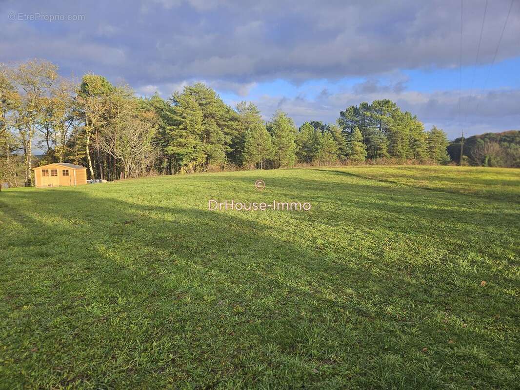 Terrain à LEGUILLAC-DE-L&#039;AUCHE