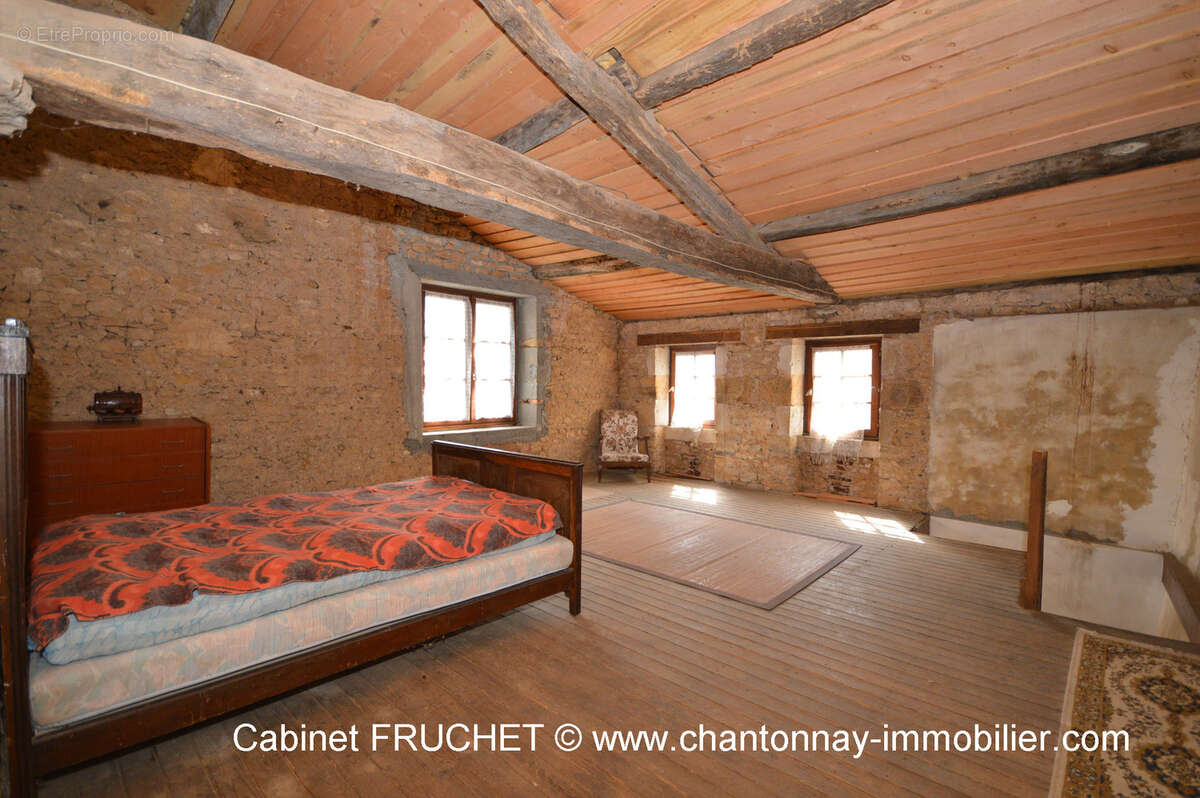 Maison à BAZOGES-EN-PAREDS