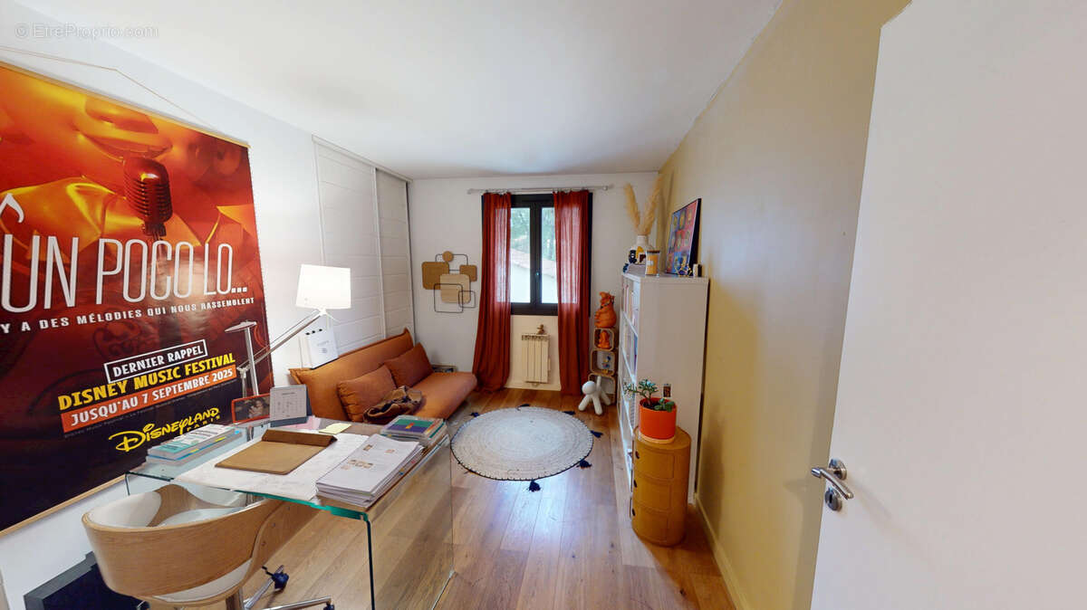 Maison à SAINT-CLEMENT-DE-RIVIERE