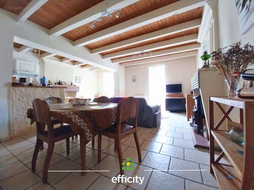 Maison à CORME-ROYAL