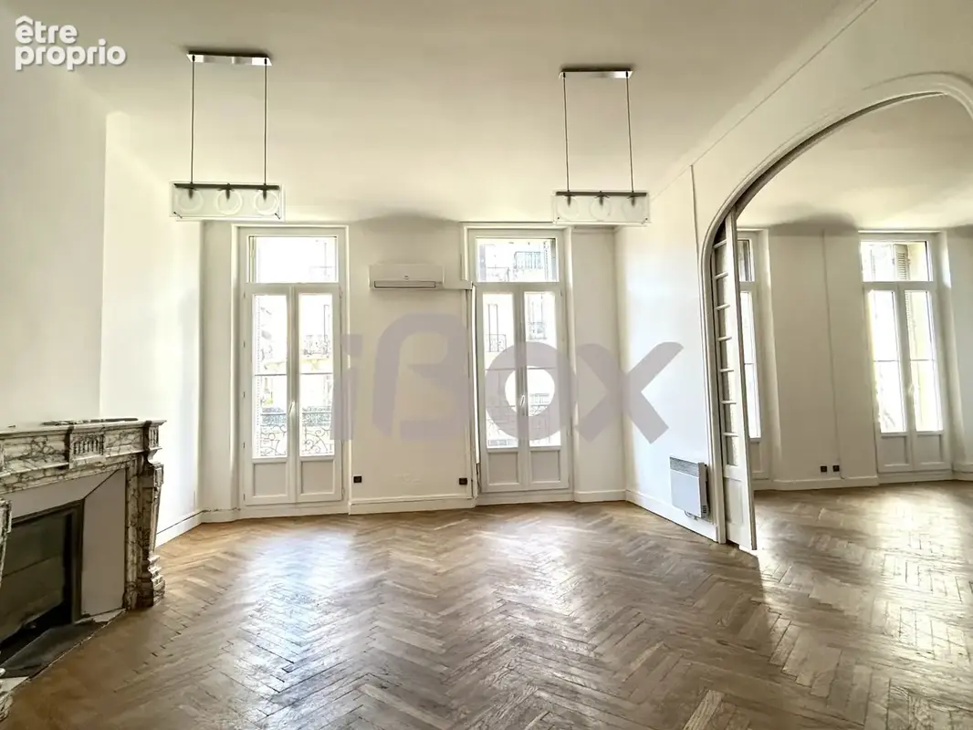 Toulon haute ville appartement haussmannien lumineux 160m2 ascenseur cave chambre de bonne - photo 3