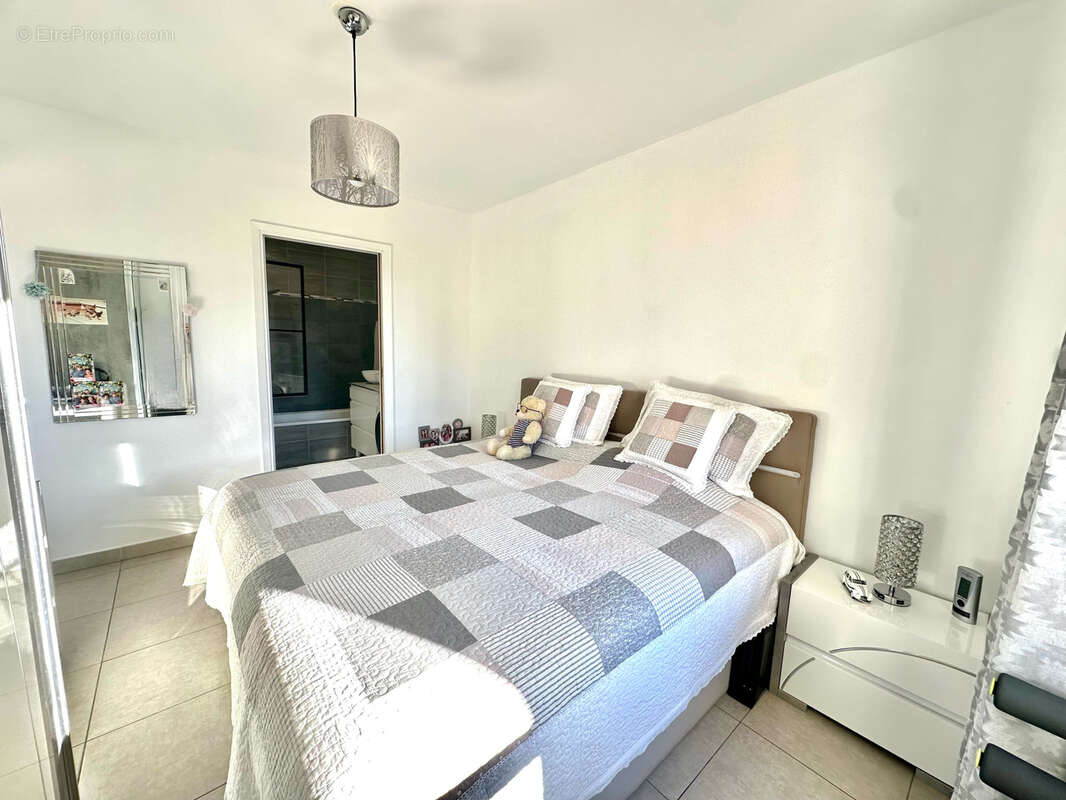 Appartement à CARROS