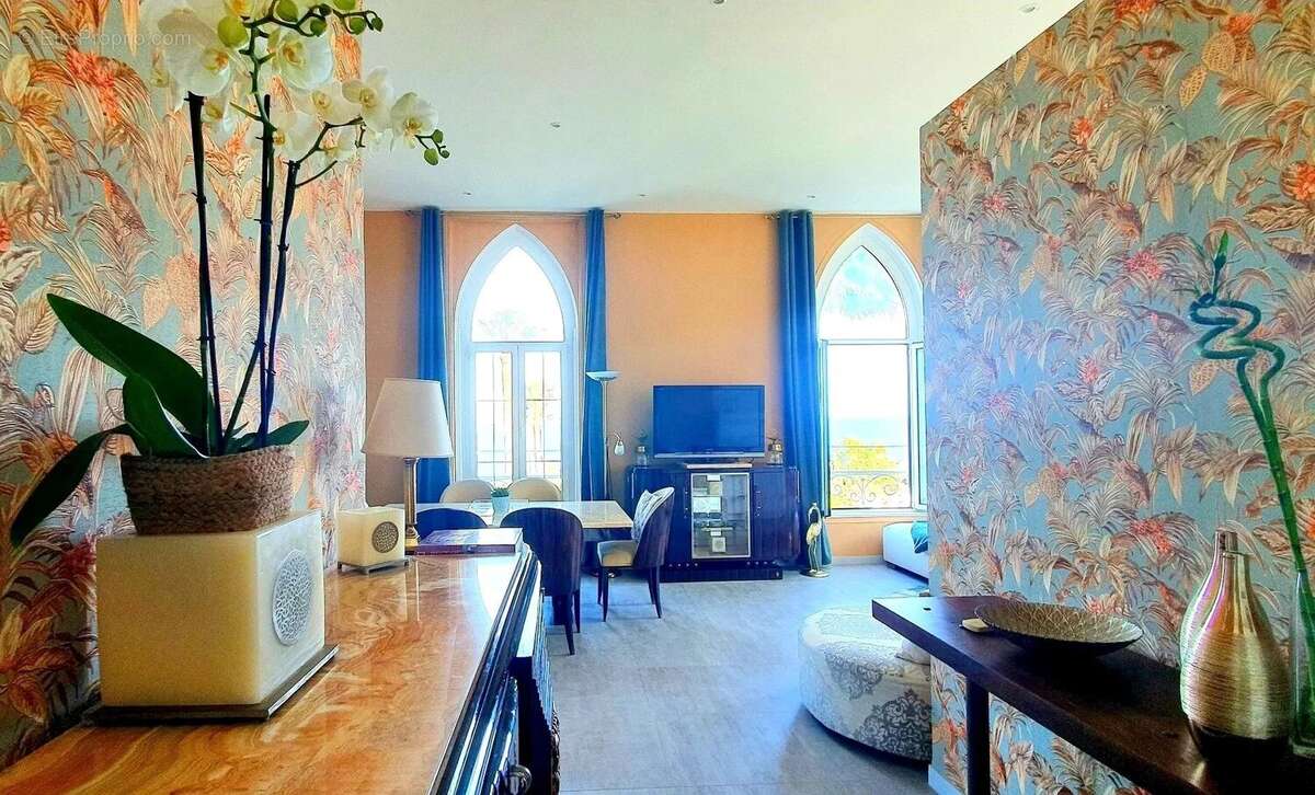 Appartement à VALLAURIS