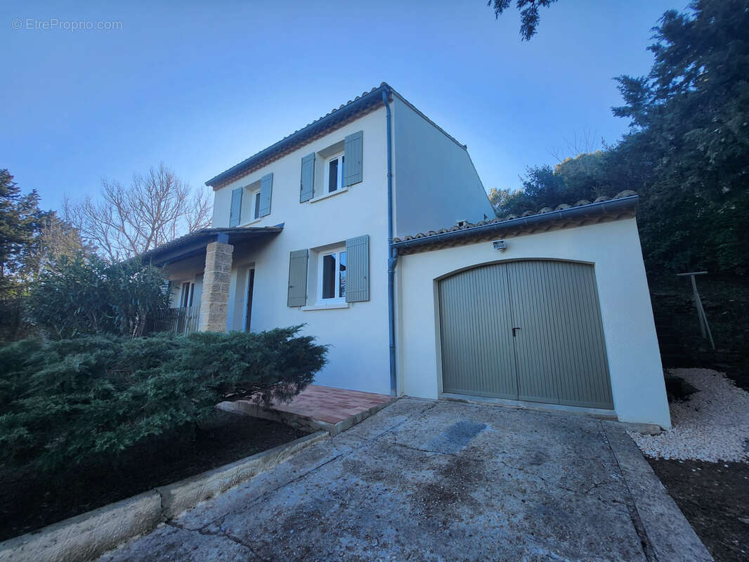 Maison à MONTAREN-ET-SAINT-MEDIERS