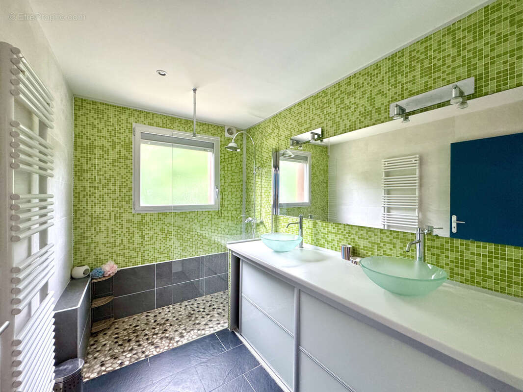 Maison à FARGUES-SAINT-HILAIRE