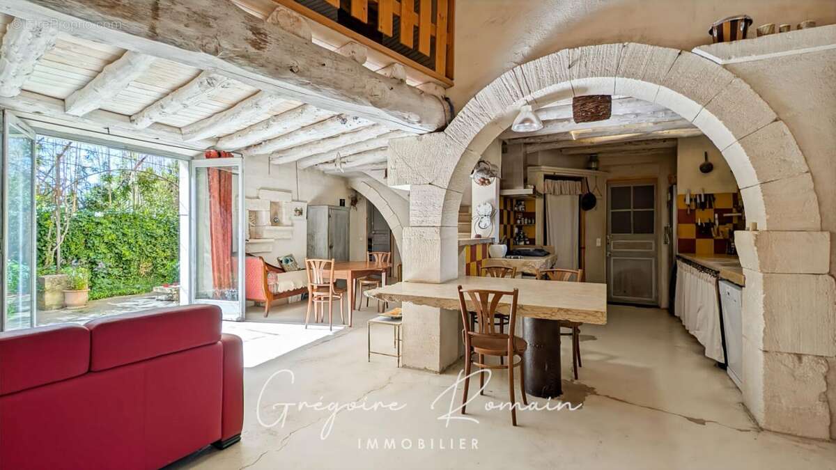 Maison à SAINT-CHAMAS