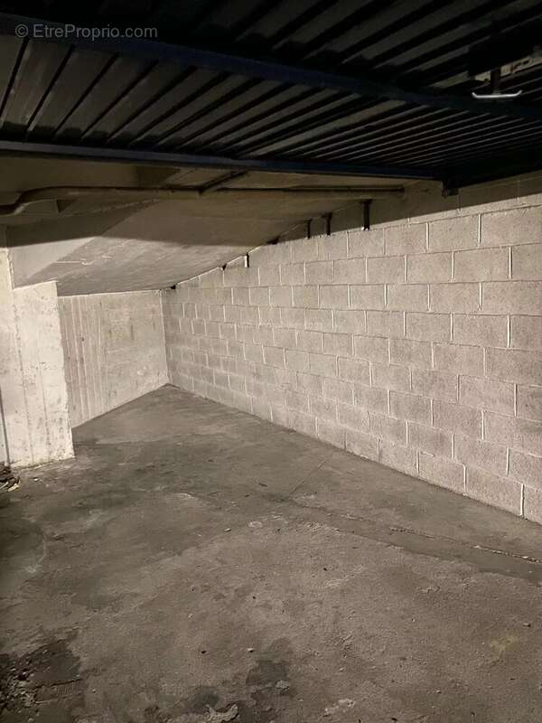 Parking à PARIS-11E