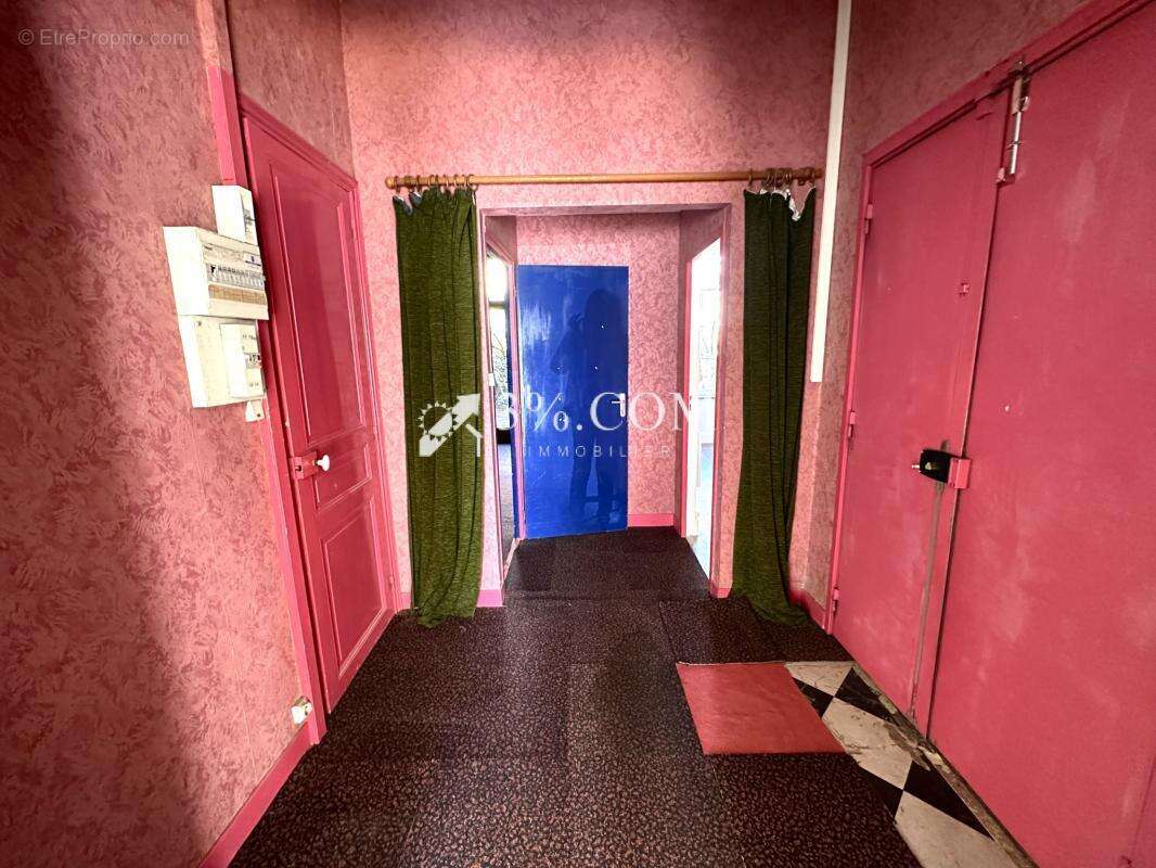 Local commercial 68 m2 - vitrine- jardin - photo 3