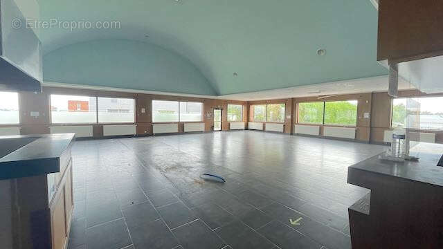 Commerce à PROVILLE