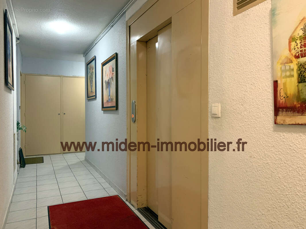 Nice Ouest Grand Arénas 4 pièces en bon état de 76 m2 + terrasse S/O 13 m2 vue ville et mer à 246000 euros - photo 11