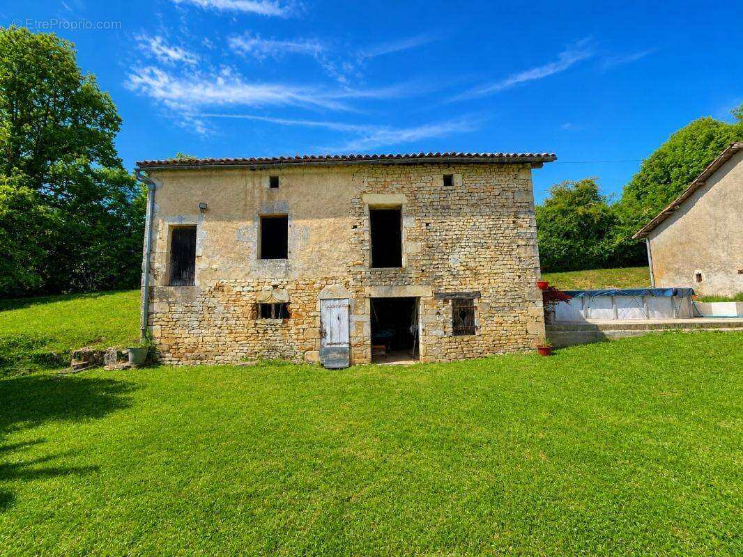 Propriété de Caractère avec Gîte, 6 chambres et Grange à Rén - photo 2