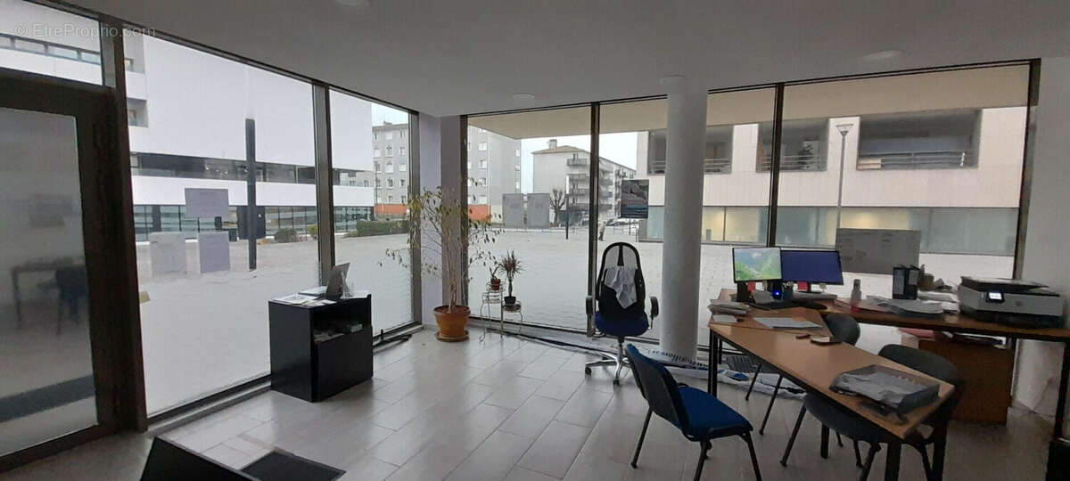 Commerce à TINQUEUX