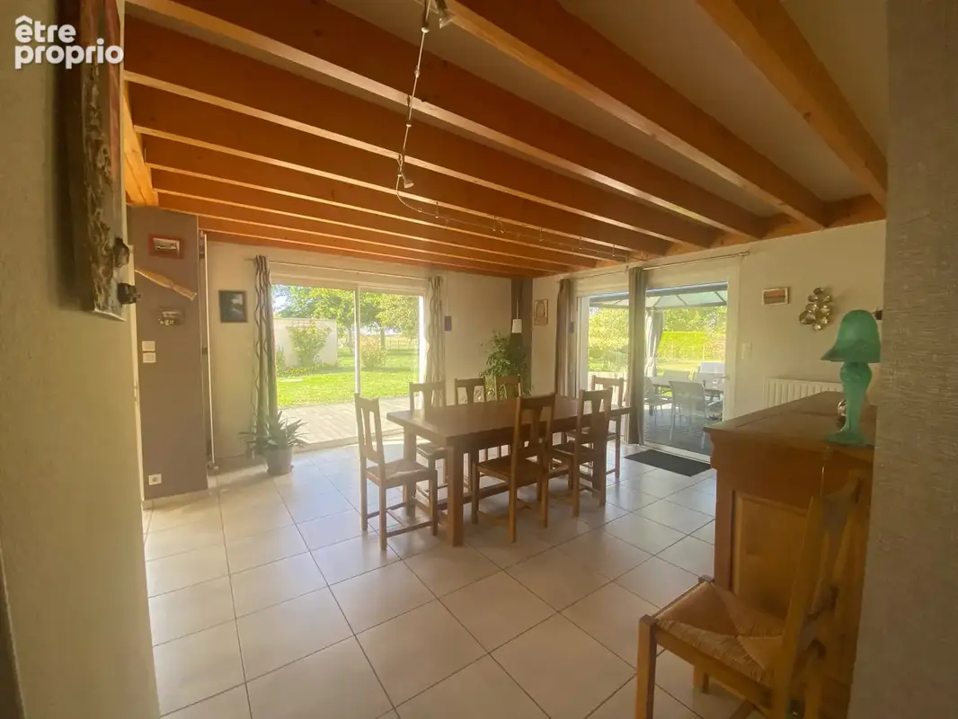Maison en pierres à étage, 2 pièces de vie salon/salle à manger, 4 chambres, terrasses, jardin et nombreuses d - photo 7