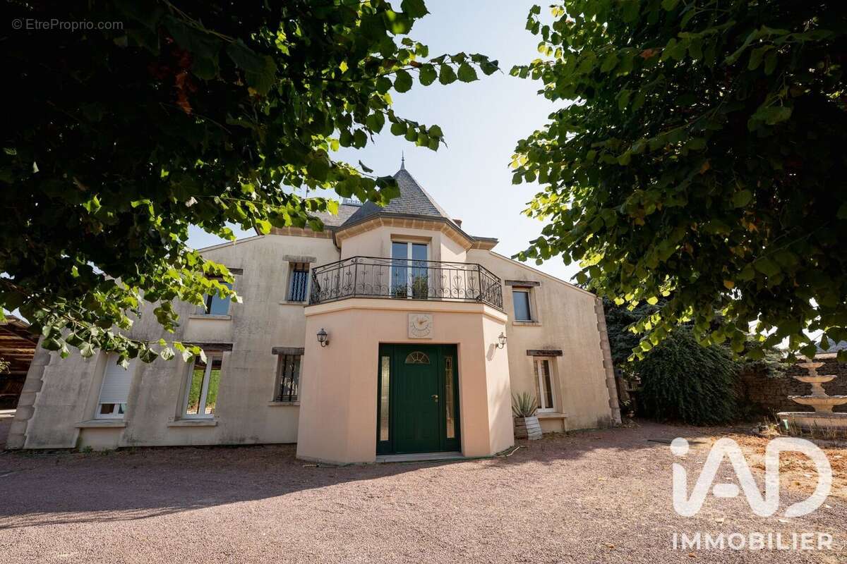 Maison 280 m² à Doue-La-Fontaine  - photo 2