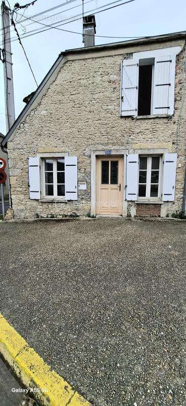 Maison à BEAUNE-LA-ROLANDE