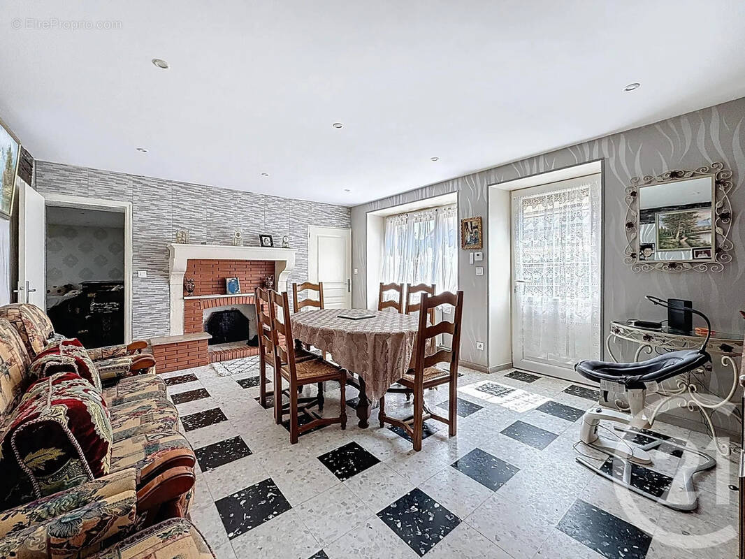 Maison à MIREBEAU-SUR-BEZE