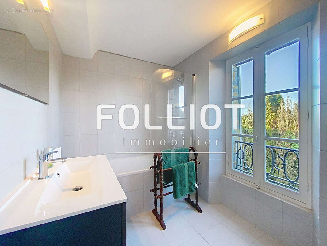 Maison à COURVAUDON