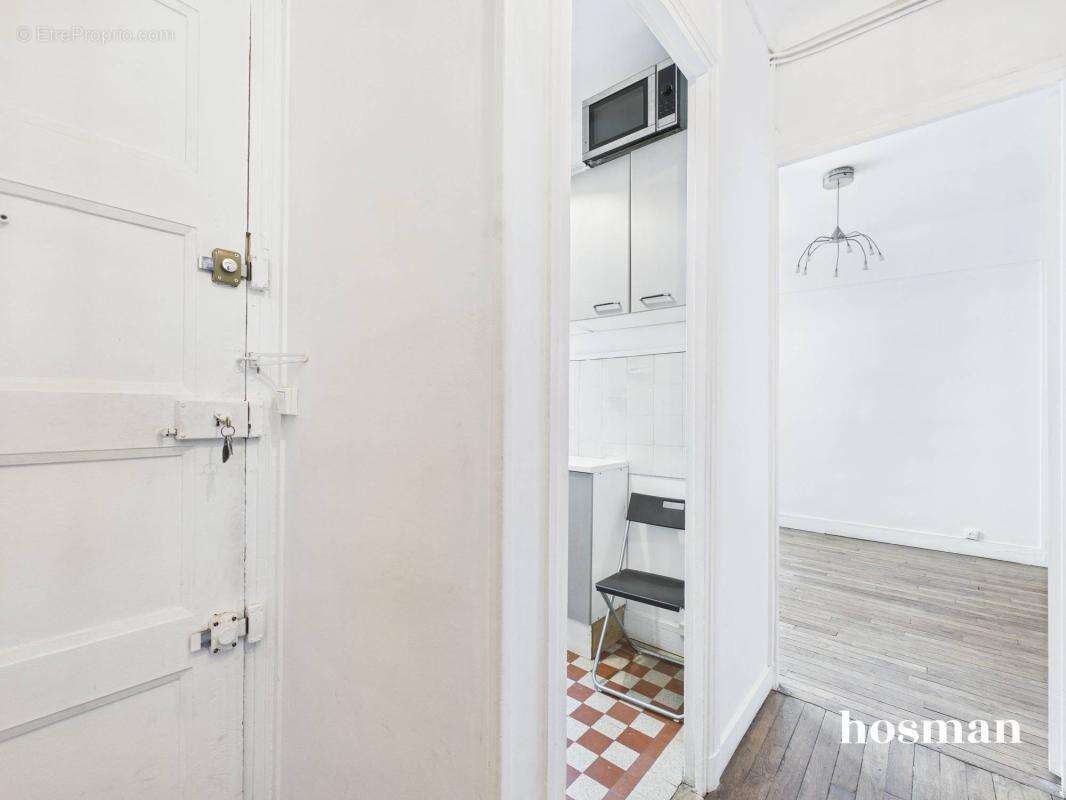 Studio avec cuisine séparée de 24 m² - avec ascenseur et cave - Rue Turgot, Paris 9ème - photo 8