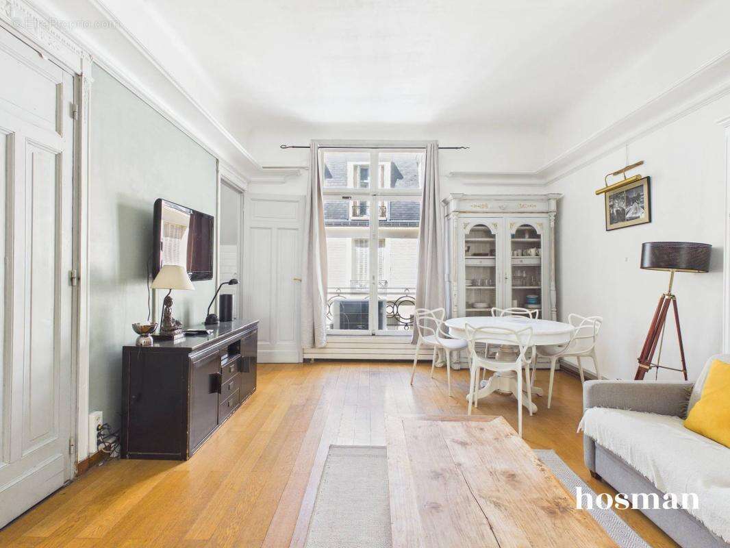 Appartement à PARIS-8E