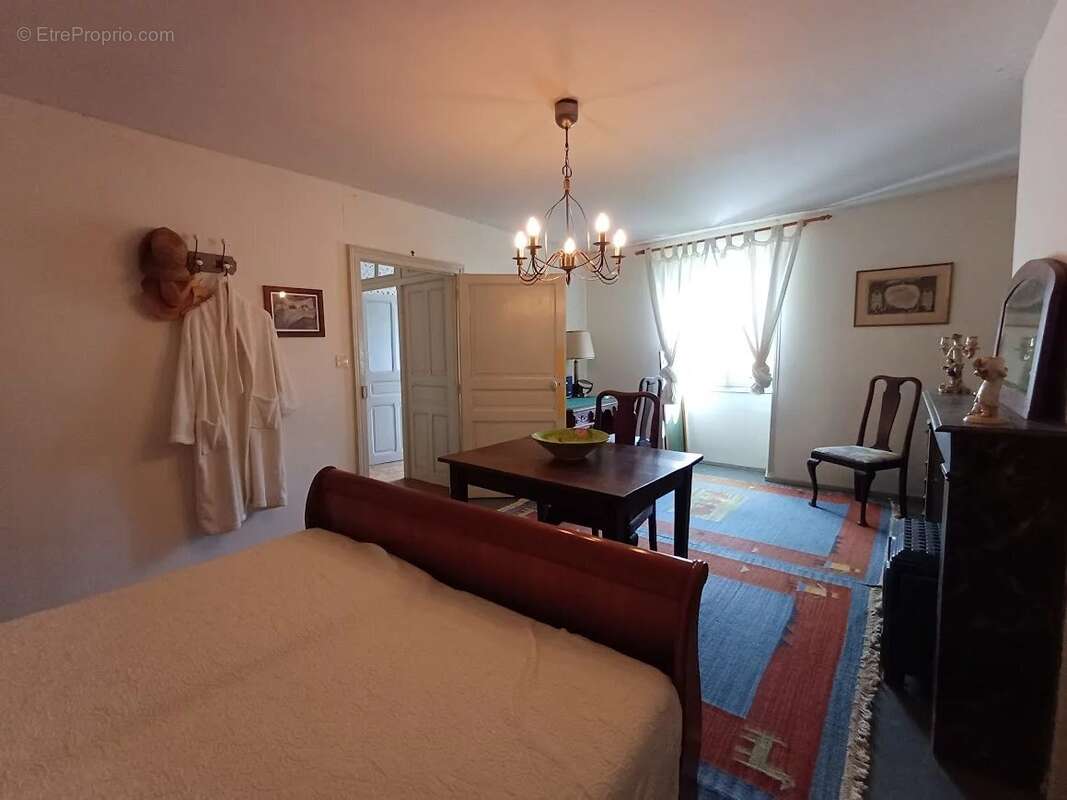 Maison à CHENERAILLES