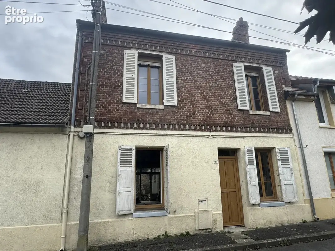 Maison de ville a rénover - photo 1