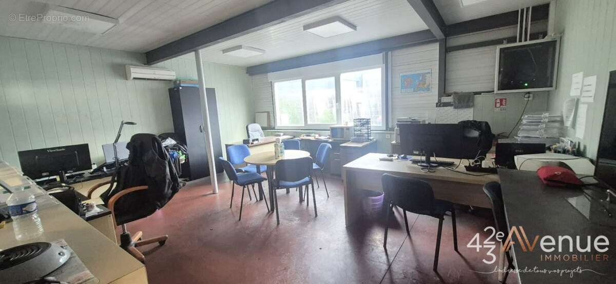 Commerce à FRAISSES