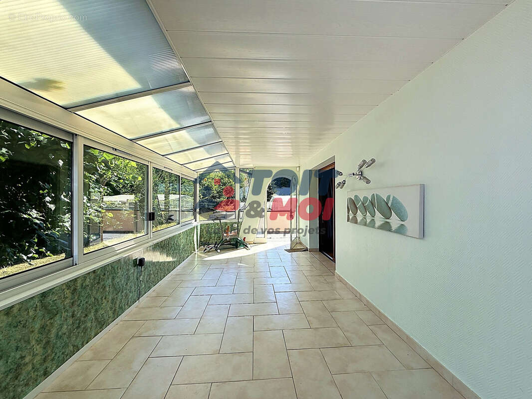 Maison d’exception sur les hauteurs de Vesoul   Vue lac, piscine couverte et grands volumes - photo 15