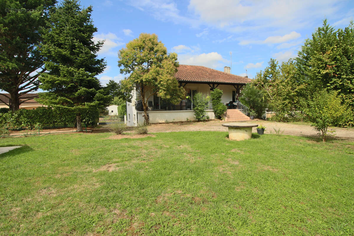 Maison à PUY-L&#039;EVEQUE