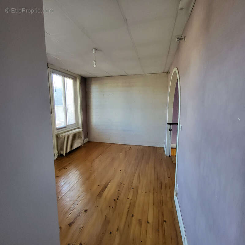 Immeuble RIOM-ES-MONTAGNES, idéal investisseur - photo 21