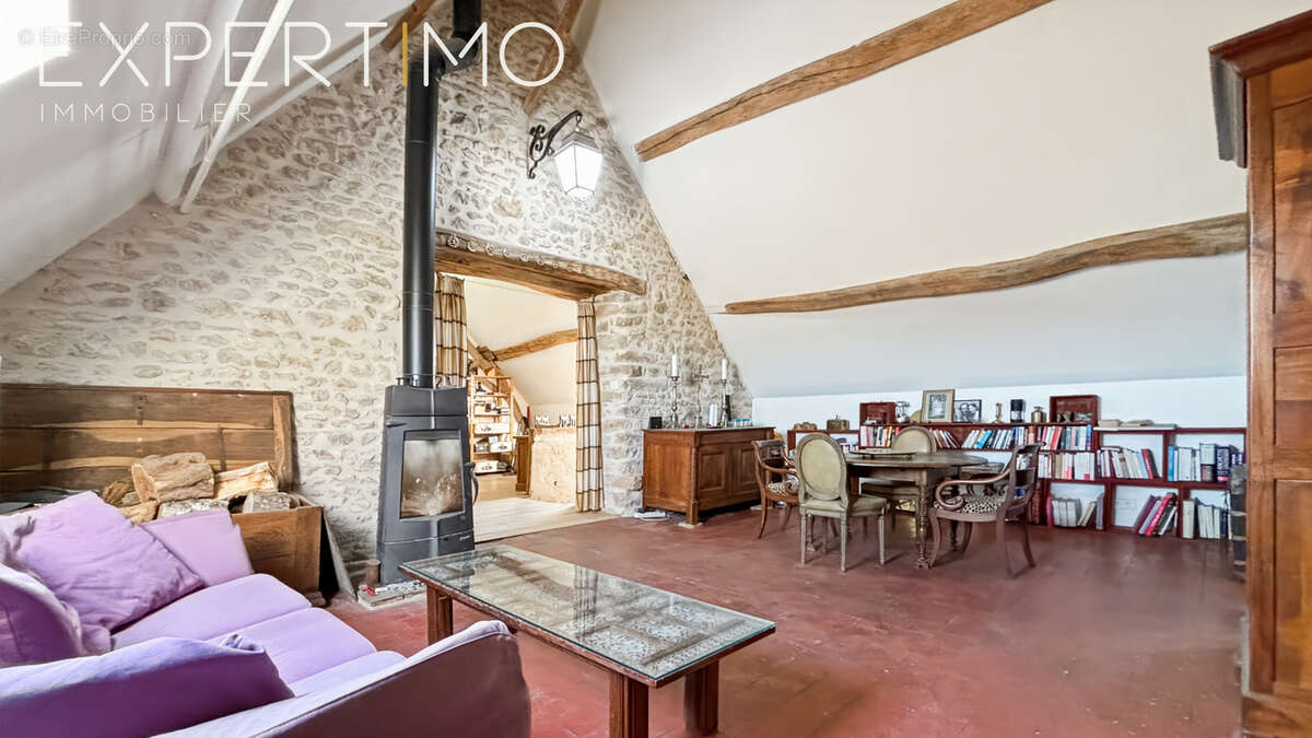 À VENDRE : Corp de ferme 230 m2 habitable (possibilité d'agrandissement), 380 m2 de granges et hangar 150 m2 - photo 6