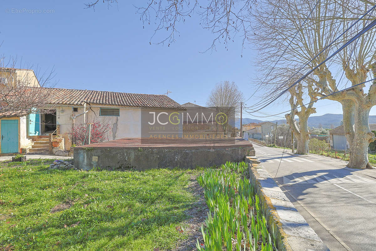 Autre à CARNOULES