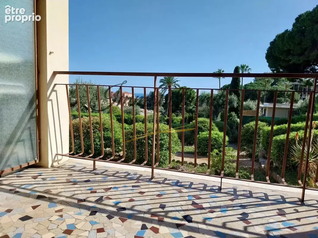 EXCLUSIVITE' !! - ROQUEBRUNE PLATEAU DU CAP MARTIN - Spacieux deux pièces traversant avec balcon, loggia, et cave - photo 8