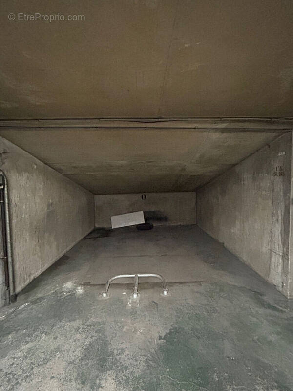 Parking à PARIS-12E