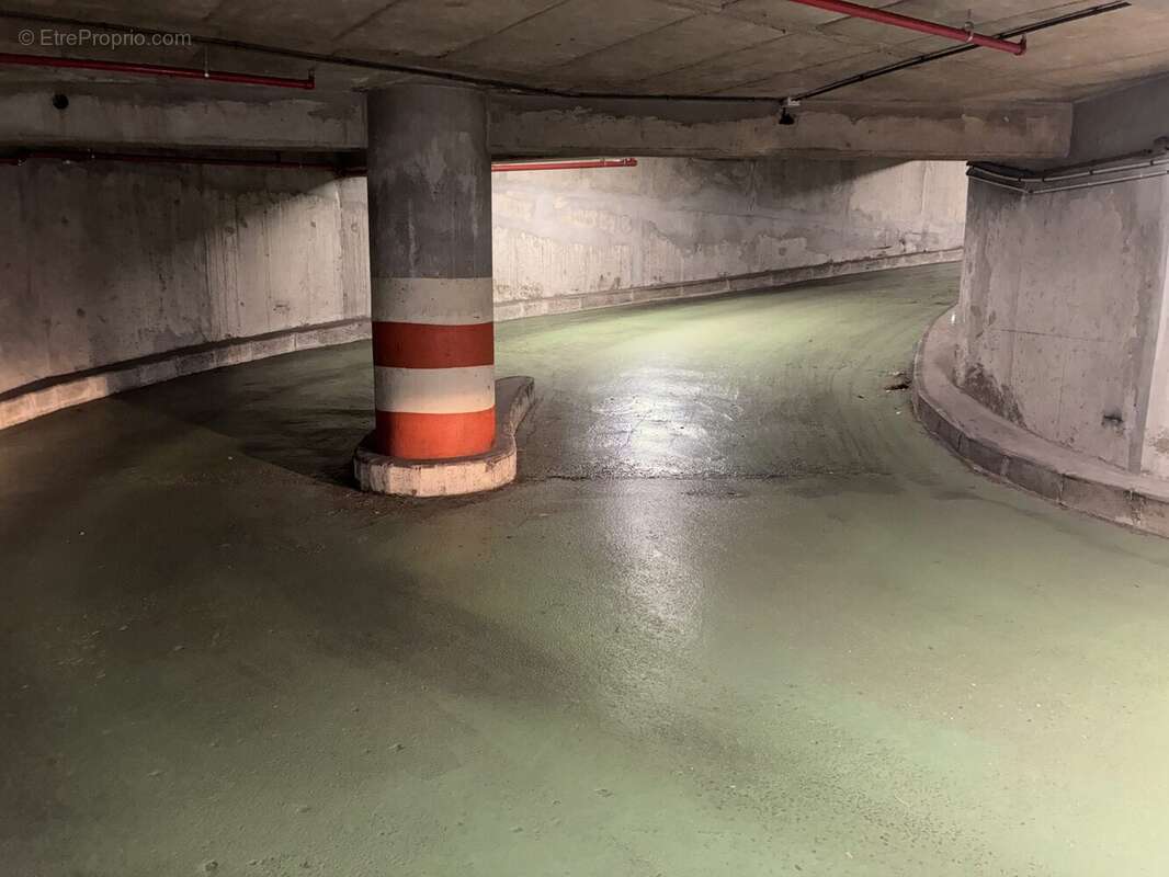 Parking à PARIS-15E