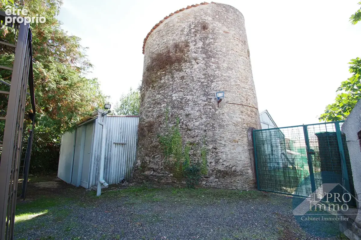 Une maison en pierre, un joli jardin, un ancien moulin et le centre-ville à 5 minutes à pied. - photo 13