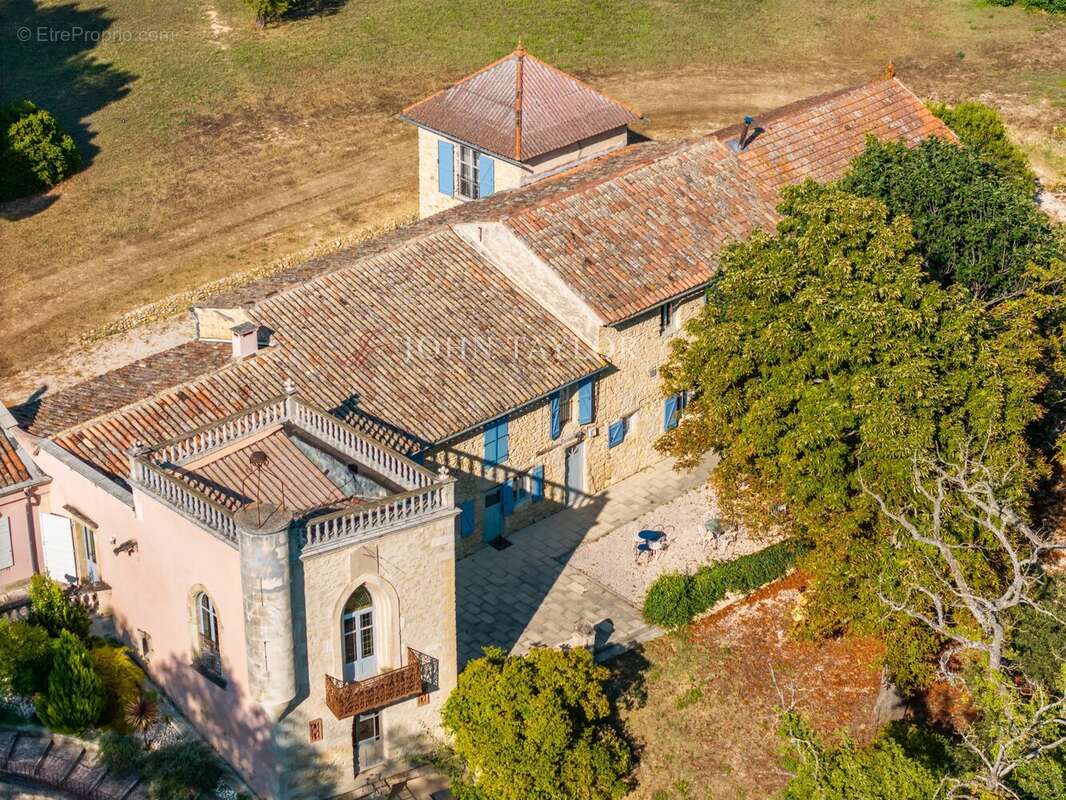 Propriété d'exception aux portes de Lourmarin – Élégant domaine de caractère au cœur du Luberon - photo 3