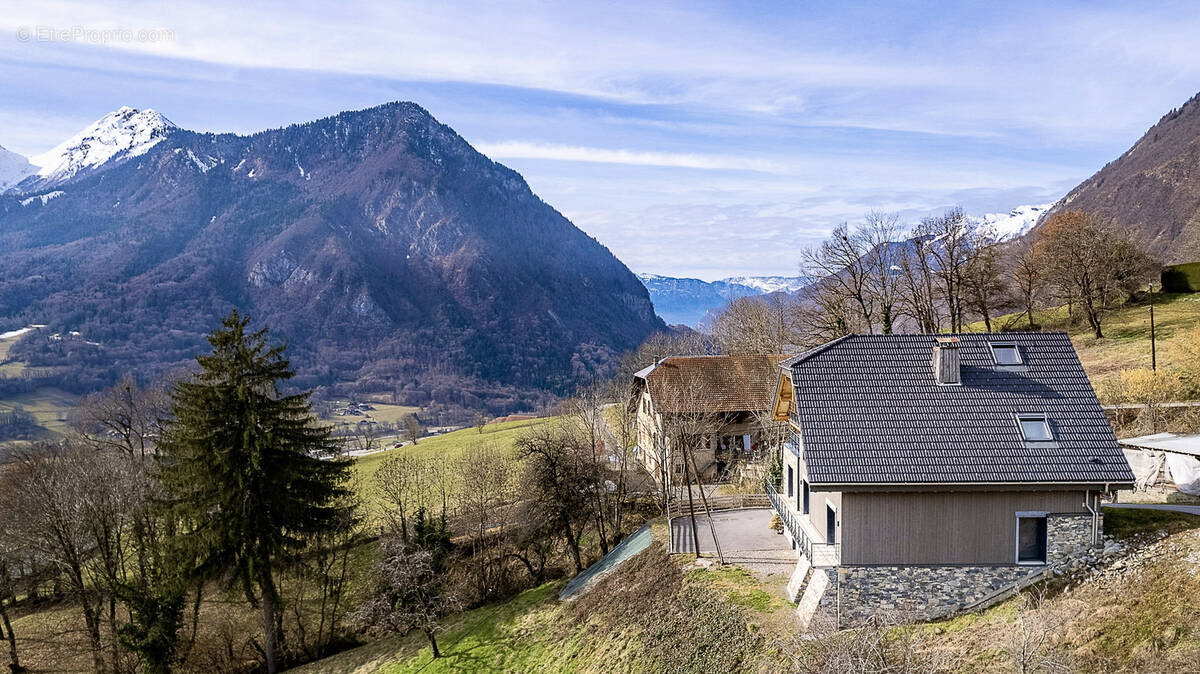 Maison à UGINE